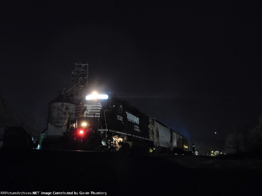 NS C10 stops at Wellsville Terminals to work